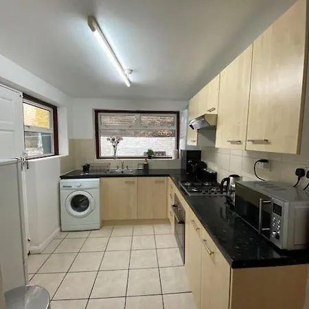 Entire 2 Bed Flat 10 Mins To Central London Exterior photo