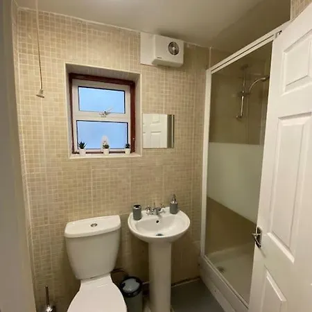 Entire 2 Bed Flat 10 Mins To Central London Exterior photo