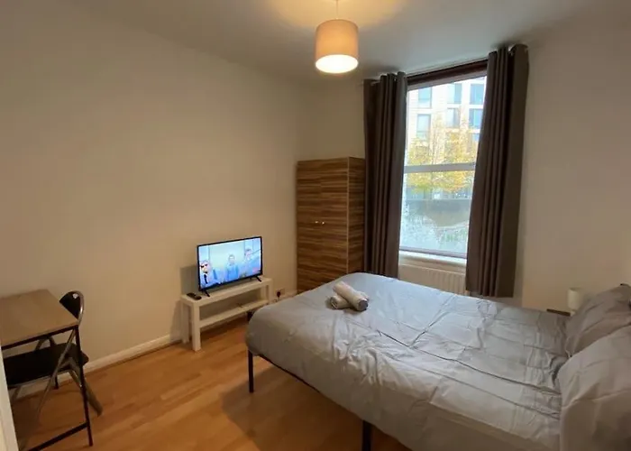 Entire 2 Bed Flat 10 Mins To Central London