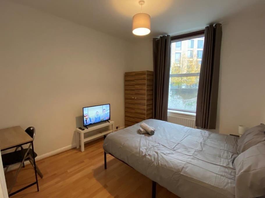 Апартаменты Entire 2 Bed Flat 10 Mins To