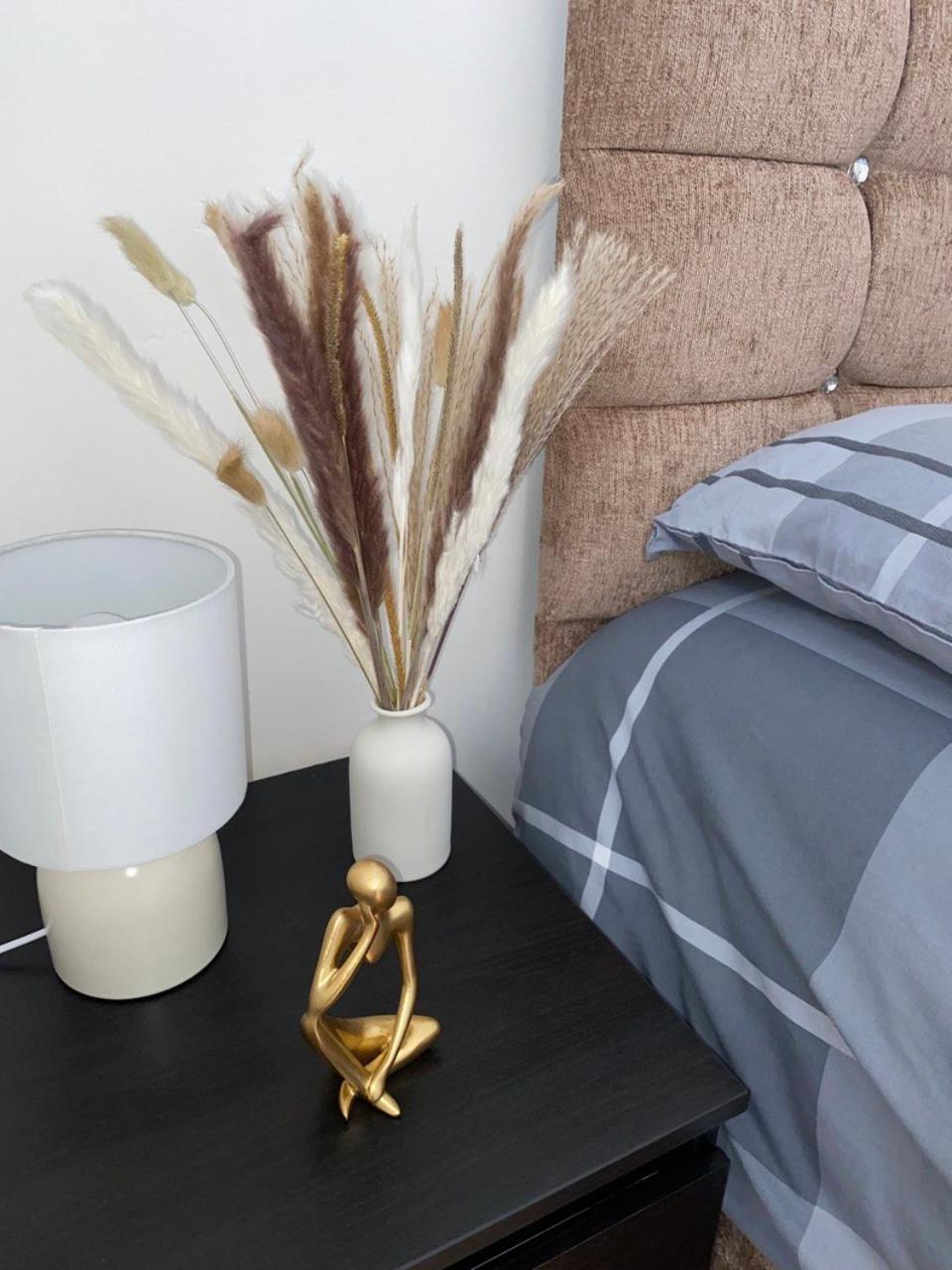 Entire 2 Bed Flat 10 Mins To