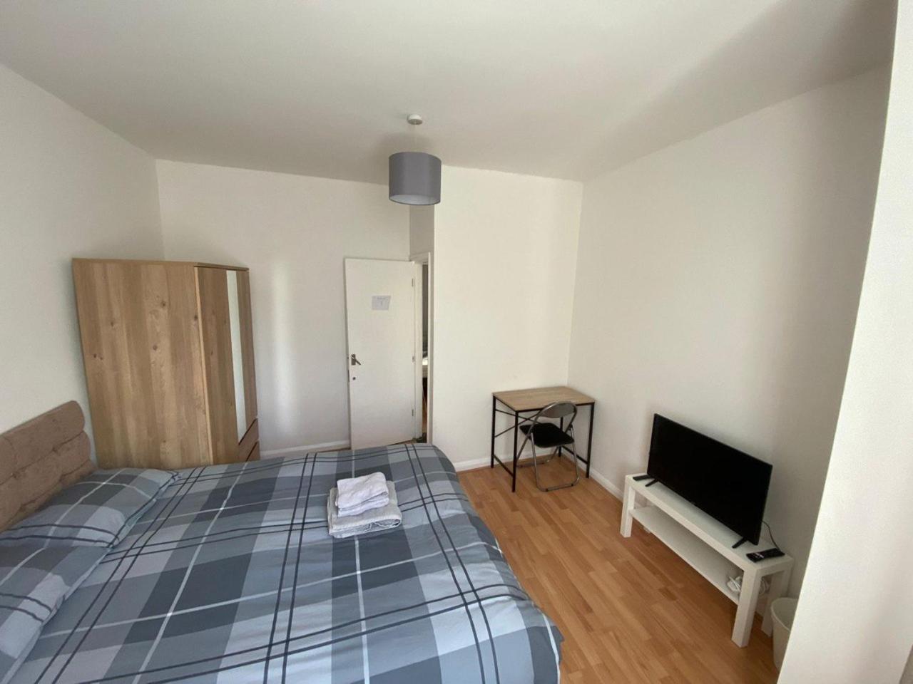 Entire 2 Bed Flat 10 Mins To Апартаменты *
