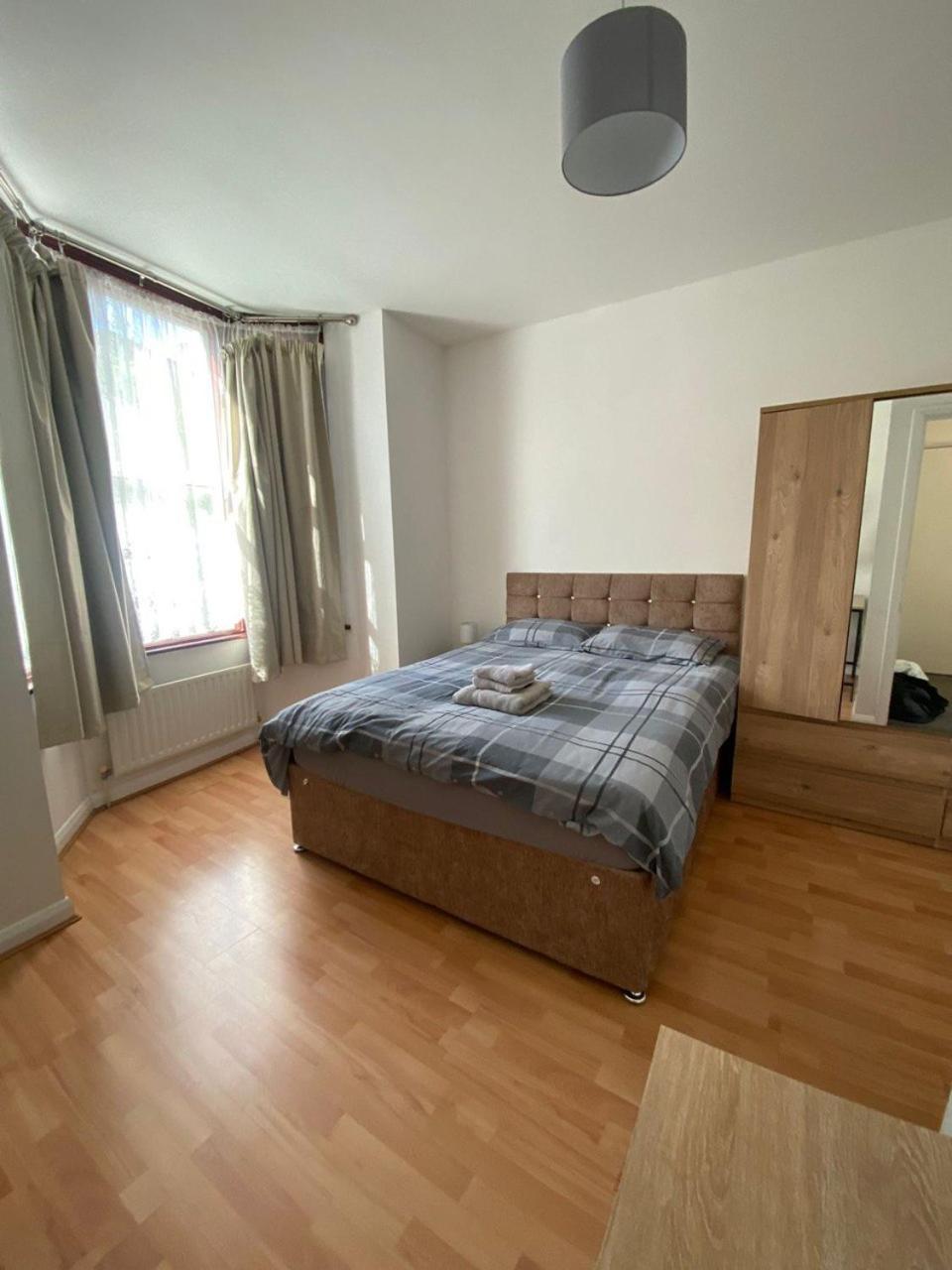Апартаменты Entire 2 Bed Flat 10 Mins To Лондон