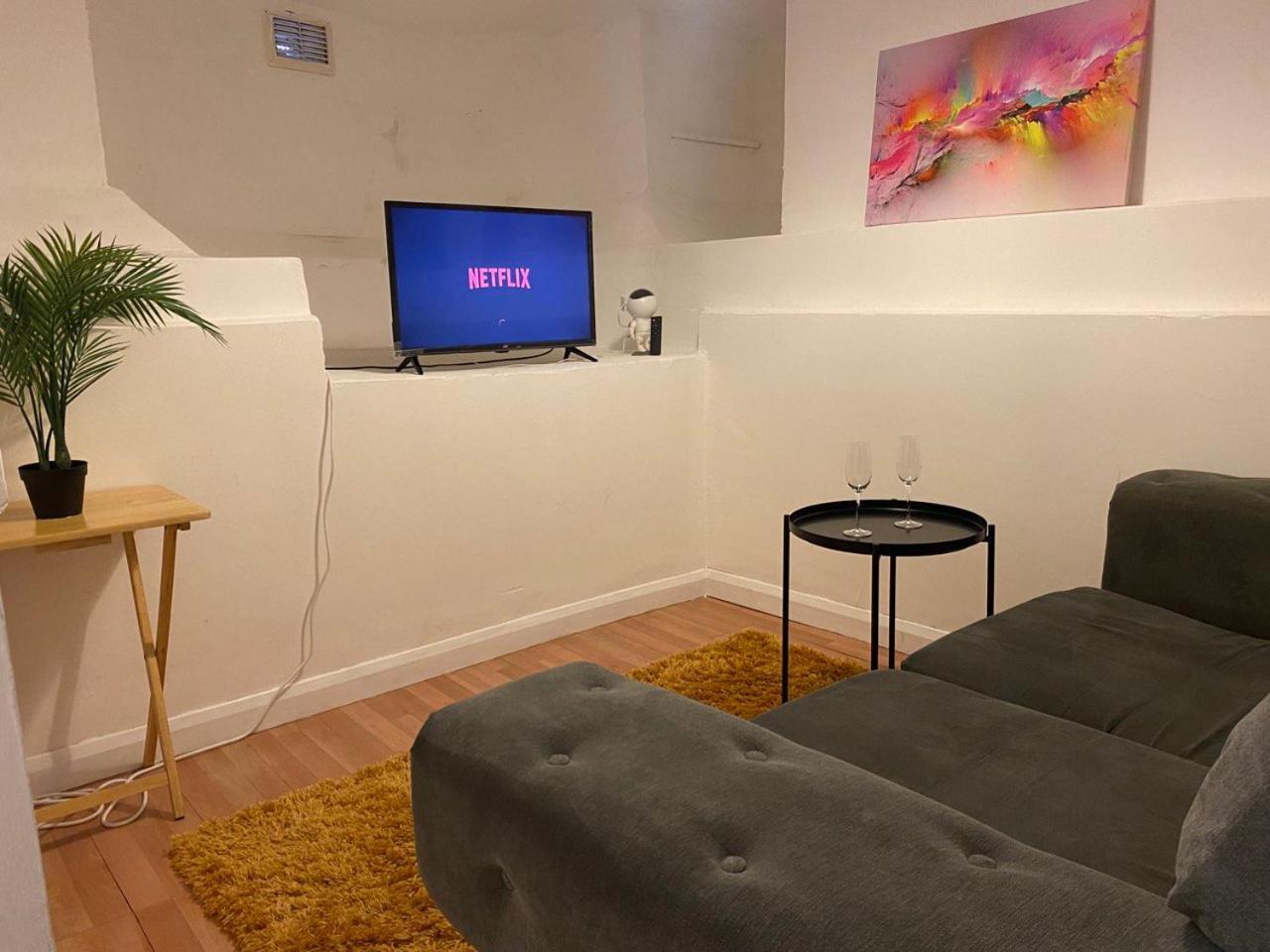 Entire 2 Bed Flat 10 Mins To Лондон